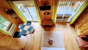 Fotografie z fotogalerie ubytování Cabanes et Lodges du Belvedere v destinaci Serrières-sur-Ain