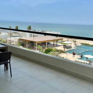 a balcony with a view of the beach and the ocean at Departamento de lujo con vista increíble al mar in Altamira +15 photos