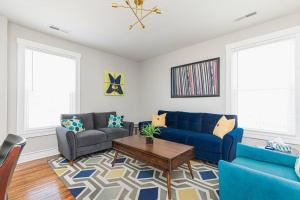 Khu vực ghế ngồi tại Step into Style Charming RVA Getaway!
