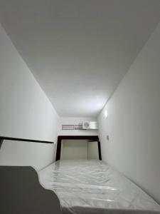 מיטה או מיטות בחדר ב-LuxNest INN Internet City Private Bed space Men Only