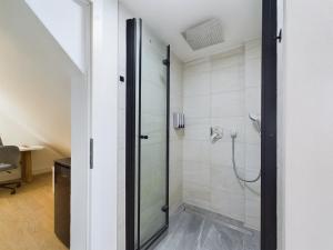 Koupelna v ubytování Sani Suite + 5 fotografií