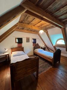 Postel nebo postele na pokoji v ubytování Erdőszéli Parasztház Kékkút