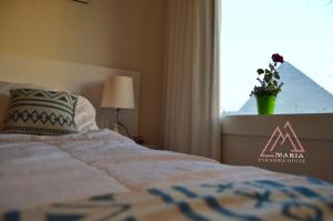 Letto o letti in una camera di Maria Pyramids House