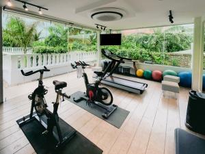 - une salle de sport avec 2 vélos d'exercice dans l'établissement Casa Belle Cartagena Hotel Boutique, à Carthagène des Indes