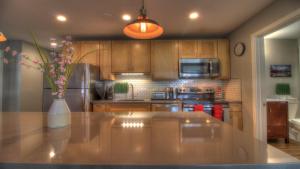 Fotografie z fotogalerie ubytování The Suites & Next Door Studio - 3 Room Condo, Sleeps 10, Bus Route v destinaci Killington