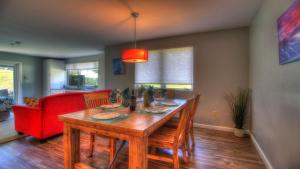 Fotografie z fotogalerie ubytování The Suites & Next Door Studio - 3 Room Condo, Sleeps 10, Bus Route v destinaci Killington