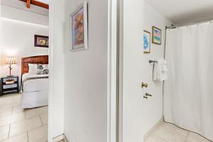 Ein Badezimmer in der Unterkunft Maui Vista 3403