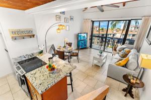 Ein Sitzbereich in der Unterkunft Maui Vista 3403