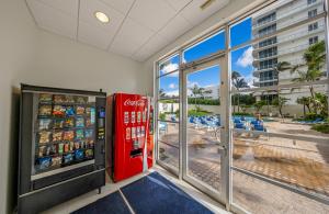 Foto sihtkohas Hollywood asuva majutusasutuse Oceanfront Luxury Condo with Stunning Views and Resort Amenities galeriist