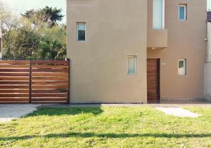 Το κτήριο όπου στεγάζεται  η παραθεριστική κατοικία