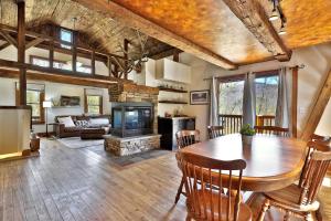a living room with a table and a fireplace at Wobbly Cabin - 2 Bedroom - Charming Ski Home - Fireplace - WiFi - Close to Resort in Killington