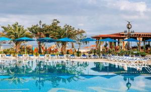 Bazén v ubytování Dreamlend oasis chakvi Apartament nebo v jeho okolí