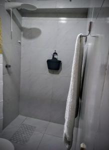 Ένα μπάνιο στο Chalés Recanto das Flores RN +49 φωτογραφίες