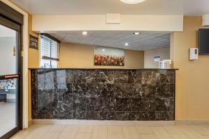 a lobby of a hospital with a stone wall at Best Western Monticello in Monticello +27 photos