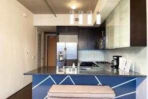 Kuchyňa alebo kuchynka v ubytovaní Balcony Luxury High Rise Downtown Fremont Casinos