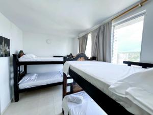 En eller flere senger på et rom på Aqualina 42M2/3 cuadras playa + 13 bilder