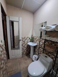 Koupelna v ubytování Habitación con acceso privado