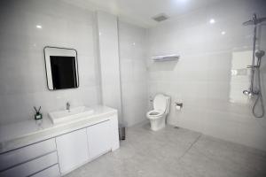 Koupelna v ubytování Luxury 3BR Villa Noeul With Private Pool 5min To Seminyak Beach + 10 fotografií