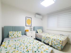 Postel nebo postele na pokoji v ubytování Riahouse KINTEX 1min 2room