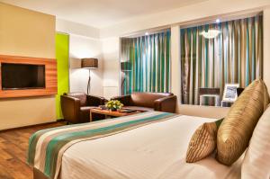 Postel nebo postele na pokoji v ubytování T24 Residency Mumbai International Airport Hotel