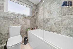 a bathroom with a tub and a toilet and a window at Mount Pleasant Haven in Leslie +30 photos