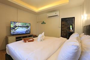TV a/nebo společenská místnost v ubytování Giggling Tree Resort