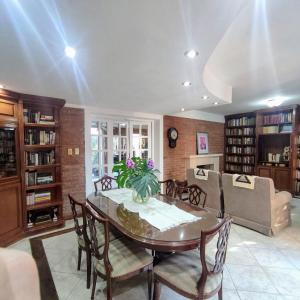 Η βιβλιοθήκη του bed and breakfast