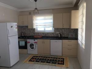 Kuchyň nebo kuchyňský kout v ubytování Dalaman Pansiyon & Family rooms