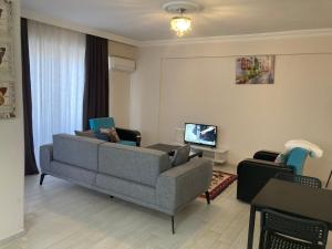 TV a/nebo společenská místnost v ubytování Dalaman Pansiyon & Family rooms