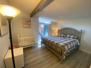 Ένα ή περισσότερα κρεβάτια σε δωμάτιο στο NEW cozy beautiful house with pool and hot tub +44 φωτογραφίες