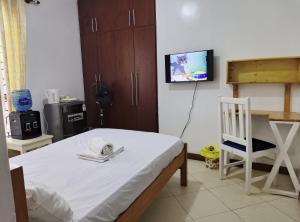 TV a/nebo společenská místnost v ubytování Barrizzi Studio Nyali Mombasa
