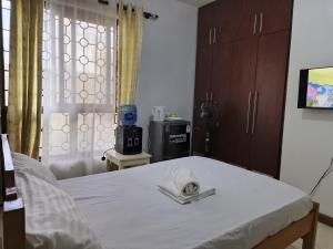 Postel nebo postele na pokoji v ubytování Barrizzi Studio Nyali Mombasa
