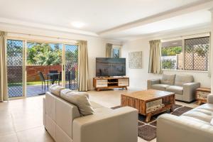 Μια τηλεόραση ή/και κέντρο ψυχαγωγίας στο Byron Bay Beach Apartments