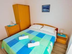 Postel nebo postele na pokoji v ubytování Apartments Lenka - One Bedroom Apartment with Balcony and garden View A1