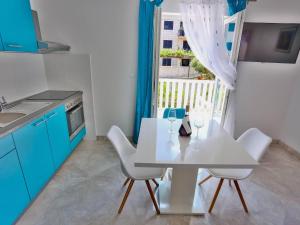 Fotografie z fotogalerie ubytování Apartments Lenka - One Bedroom Apartment with Balcony and garden View A1 v destinaci Sutivan