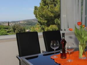 Galeriebild der Unterkunft Holiday House Pine Tree - Three Bedroom Holiday Home with Pool in Nerežišće + 8 Fotos