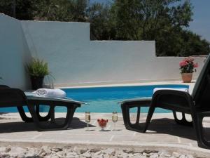 Galeriebild der Unterkunft Holiday House Pine Tree - Three Bedroom Holiday Home with Pool in Nerežišće