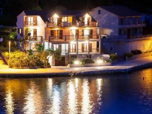 Θέα στο ποτάμι κοντά σε αυτό το διαμέρισμα