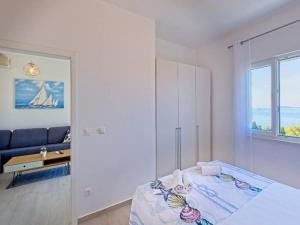 Postel nebo postele na pokoji v ubytování Apartments Grljevi - One Bedroom Apartment with Balcony and Sea View A4