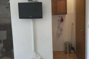 TV a/nebo společenská místnost v ubytování Apartments Vala - Studio Apartment with Sea View A5 + 21 fotografií