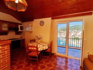 Μπαλκόνι ή βεράντα στο Apartments Peselj-One Bedroom Apartment with Balcony and Sea View 2