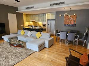 Posezení v ubytování City Vibe Oasis St Mary Pavilion KLCC 3Bed6pax