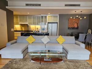 A cozinha ou kitchenette de City Vibe Oasis St Mary Pavilion KLCC 3Bed6pax