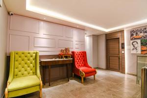 Posezení v ubytování FabHotel Sivalika Inn - Belur Math + 25 fotografií
