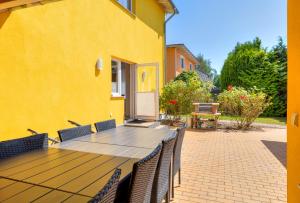 Fotografie z fotogalerie ubytování Ferienhaus Meinholdstraße 46 2 mit 5 Schlafzimmern, Privater Sauna, Kamin, ca 500m vom Strand v destinaci Ostseebad Koserow