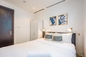 Postel nebo postele na pokoji v ubytování Captivating 1BR at DEC Towers Dubai Marina by Deluxe Holiday Homes