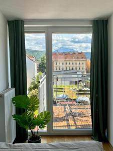 Balkón alebo terasa v ubytovaní Helle Dachgeschosswohnung im Zentrum