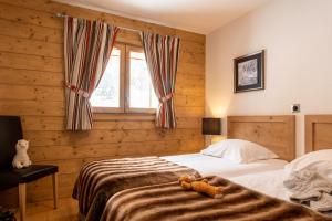 Postel nebo postele na pokoji v ubytování CGH Résidence Boutique Le Lodge des Neiges