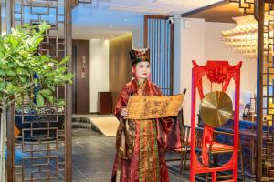 入住鸿胪花园酒店 入住赠送百威啤酒2瓶的客人