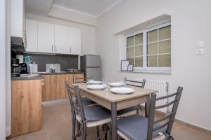 Η κουζίνα ή μικρή κουζίνα στο Chris Central Apartment